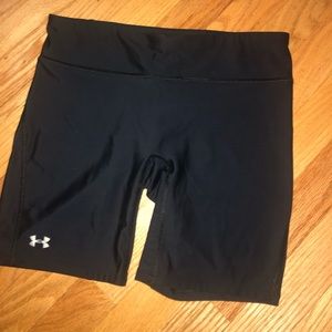 Size medium Under Armour cycle shorts